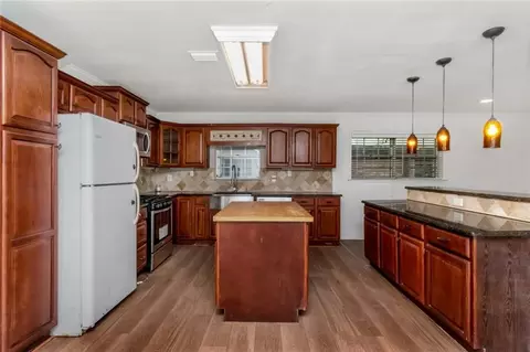 Kitchen - 4956 Ringold Dr N, Mobile, AL 36693 photo 6 of 8