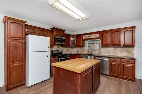 Kitchen - 4956 Ringold Dr N, Mobile, AL 36693 photo 5 of 8