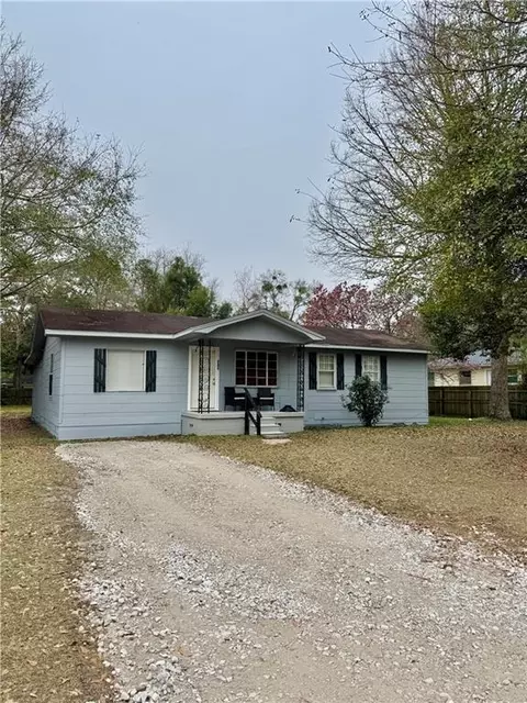 305 11th Ave, Chickasaw, AL 36611