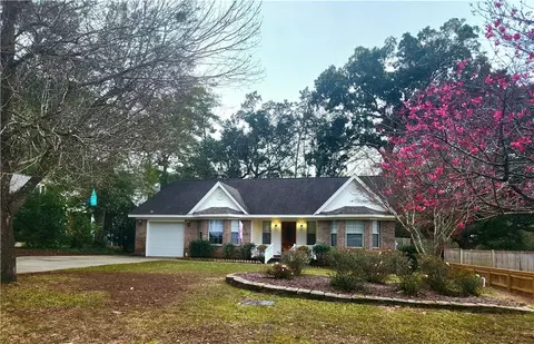 205 Cain Ln, Fairhope, AL 36532