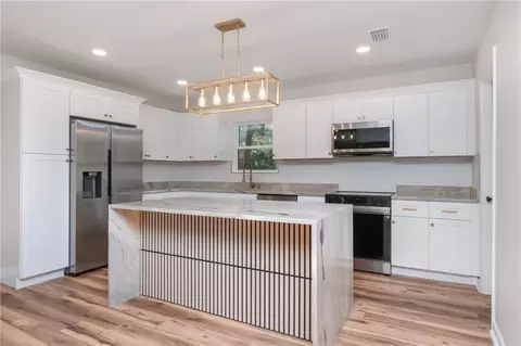 Kitchen - 421 Mcqueen Ave, Mobile, AL 36609 photo 1 of 6