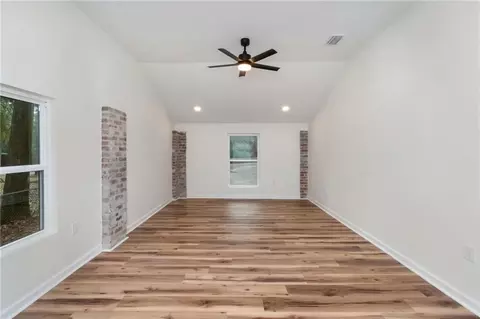 Living - 421 Mcqueen Ave, Mobile, AL 36609 photo 12 of 12