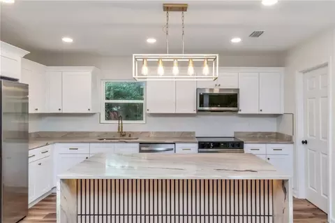Kitchen - 421 Mcqueen Ave, Mobile, AL 36609 photo 5 of 6