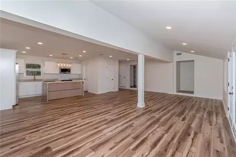 Living - 421 Mcqueen Ave, Mobile, AL 36609 photo 1 of 12