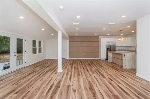 Living - 421 Mcqueen Ave, Mobile, AL 36609 photo 7 of 12