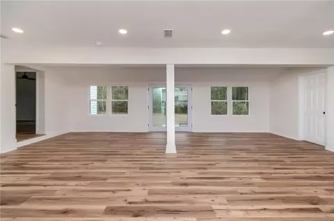 Living - 421 Mcqueen Ave, Mobile, AL 36609 photo 2 of 12