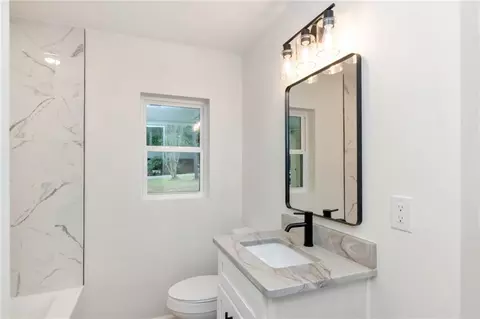 Bath - 421 Mcqueen Ave, Mobile, AL 36609 photo 3 of 4