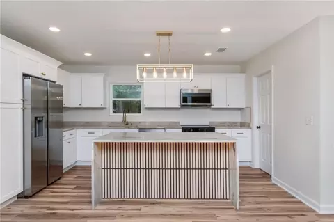 Kitchen - 421 Mcqueen Ave, Mobile, AL 36609 photo 3 of 6