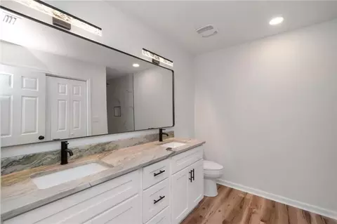 Bath - 421 Mcqueen Ave, Mobile, AL 36609 photo 1 of 4