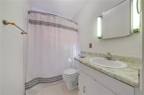 Bath - 11804 Ormond Rd, Moss Point, MS 39562 photo 2 of 3