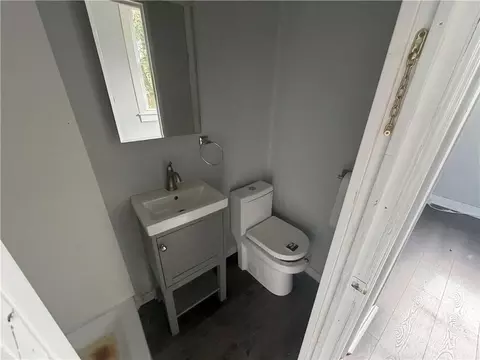 Bath - 510 Dexter Ave, Mobile, AL 36604 photo 1 of 3
