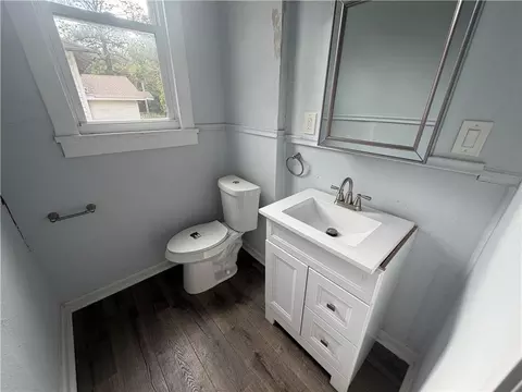 Bath - 510 Dexter Ave, Mobile, AL 36604 photo 3 of 3