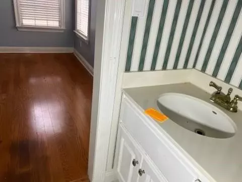 Bath - 1145 Dominion Dr E, Mobile, AL 36695 photo 8 of 17