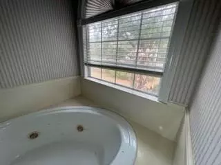 Bath - 1145 Dominion Dr E, Mobile, AL 36695 photo 7 of 17