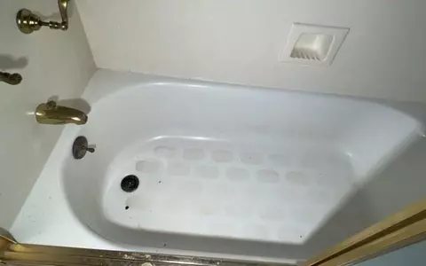 Bath - 1145 Dominion Dr E, Mobile, AL 36695 photo 3 of 17