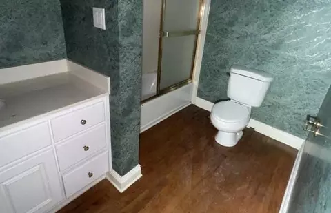 Bath - 1145 Dominion Dr E, Mobile, AL 36695 photo 2 of 17