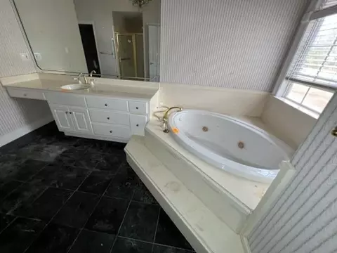 Bath - 1145 Dominion Dr E, Mobile, AL 36695 photo 17 of 17