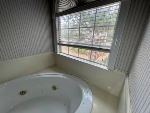 Bath - 1145 Dominion Dr E, Mobile, AL 36695 photo 16 of 17