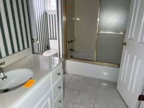 Bath - 1145 Dominion Dr E, Mobile, AL 36695 photo 9 of 17