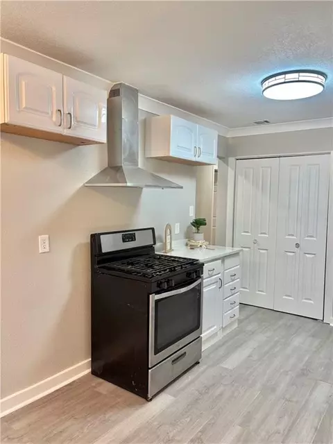 Kitchen - 409 Devon St, Mobile, AL 36617 photo 3 of 5