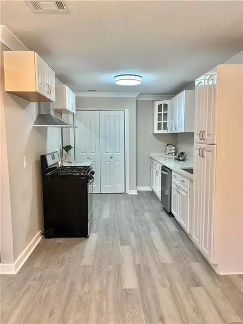 Kitchen - 409 Devon St, Mobile, AL 36617 photo 1 of 5