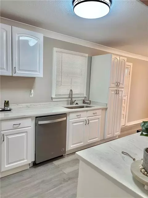 Kitchen - 409 Devon St, Mobile, AL 36617 photo 4 of 5