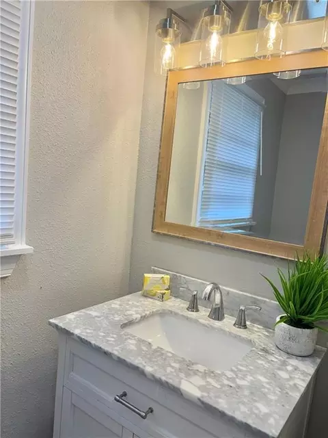 Bath - 409 Devon St, Mobile, AL 36617 photo 1 of 4