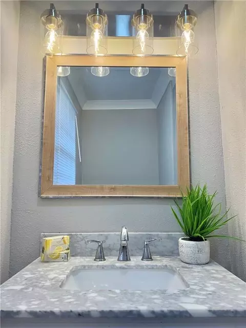 Bath - 409 Devon St, Mobile, AL 36617 photo 2 of 4