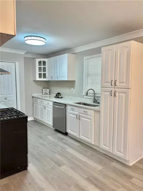 Kitchen - 409 Devon St, Mobile, AL 36617 photo 2 of 5