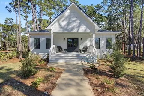 130 Dewberry St, Dauphin Island, AL 36528