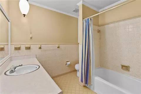 Bath - 895 Azalea Rd, Mobile, AL 36693 photo 2 of 2