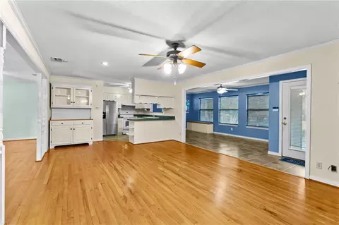 Living - 895 Azalea Rd, Mobile, AL 36693 photo 1 of 4