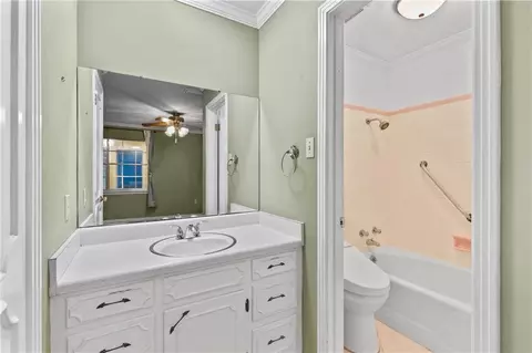 Bath - 895 Azalea Rd, Mobile, AL 36693 photo 1 of 2