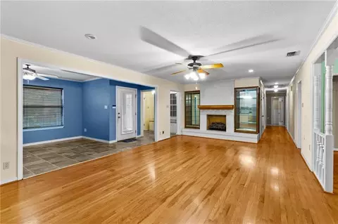 Living - 895 Azalea Rd, Mobile, AL 36693 photo 3 of 4