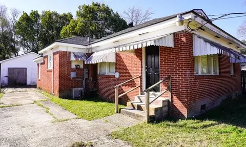 161 10th Ave, Chickasaw, AL 36611