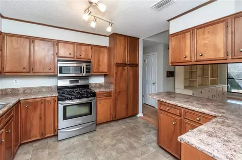 Kitchen - 29 Cobblestone Way W, Mobile, AL 36608 photo 4 of 5