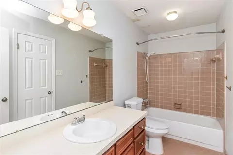 Bath - 29 Cobblestone Way W, Mobile, AL 36608 photo 1 of 3