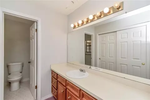 Bath - 29 Cobblestone Way W, Mobile, AL 36608 photo 2 of 3