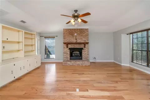 Living - 29 Cobblestone Way W, Mobile, AL 36608 photo 4 of 6
