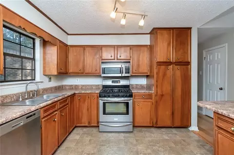 Kitchen - 29 Cobblestone Way W, Mobile, AL 36608 photo 3 of 5