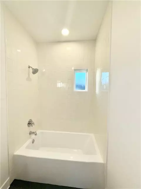Bath - 865 Edwards St, Mobile, AL 36610 photo 3 of 3
