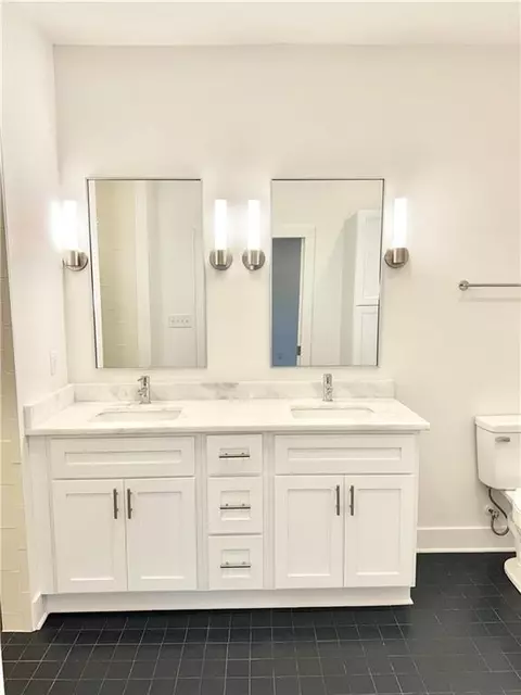 Bath - 865 Edwards St, Mobile, AL 36610 photo 2 of 3