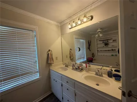 Bath - 5505 White Pine Dr, Mobile, AL 36693 photo 3 of 3