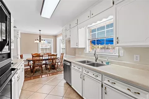 Kitchen - 1310 Laval Ct, Mobile, AL 36693 photo 2 of 2