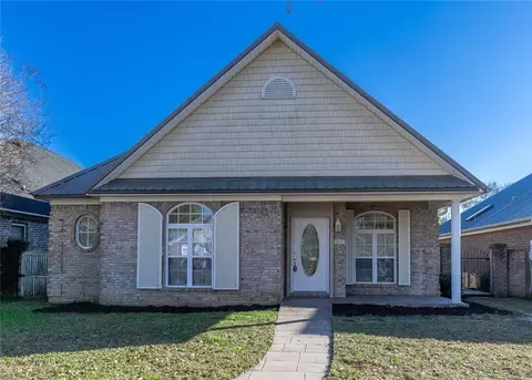 214 Hawthorne Cir, Fairhope, AL 36532