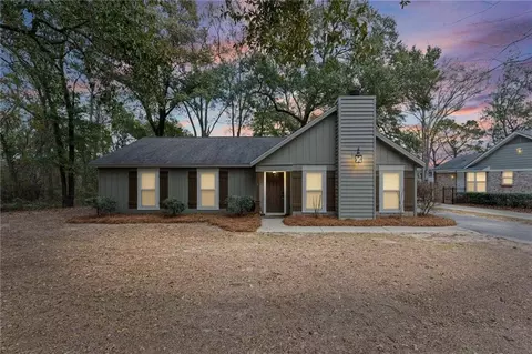 2137 Woodlea Dr W, Mobile, AL 36695