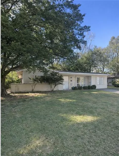 660 Halifax Dr, Mobile, AL 36609