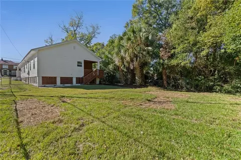 Exterior - 1850 Old Shell Rd, Mobile, AL 36607 photo 4 of 9