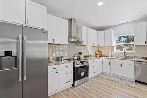 Kitchen - 1850 Old Shell Rd, Mobile, AL 36607 photo 3 of 3