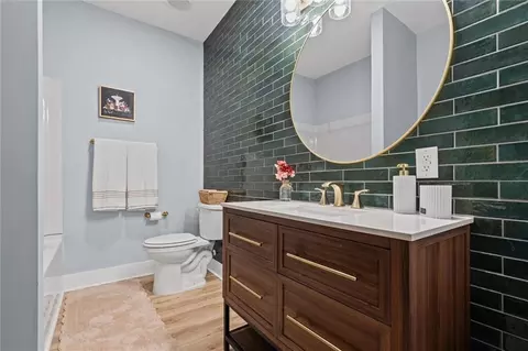 Bath - 1850 Old Shell Rd, Mobile, AL 36607 photo 3 of 3
